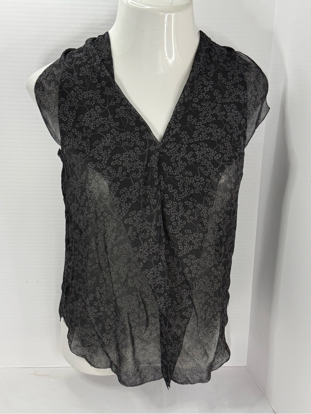 T. Babaton by Artizia Black Floral Sleeveless Blouse